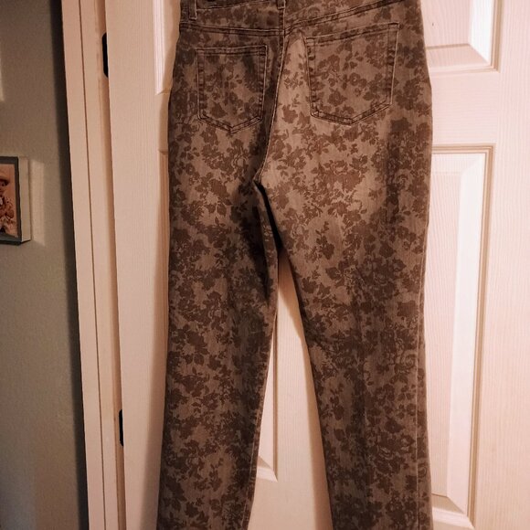 Gloria Vanderbilt Amanda Pants, Sz 10, Denim, Gray w/ Gray Flowers New - Picture 4 of 5